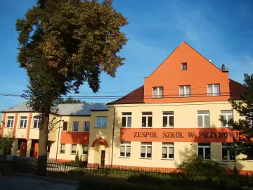 Zdjęcie: Budynek szkoły, widok od strony zachodniej